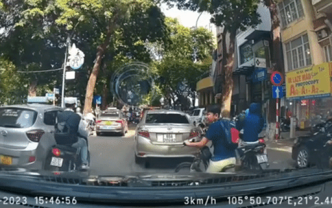 Những 'cái cúi đầu' hút triệu tim trên mạng xã hội Ảnh 2