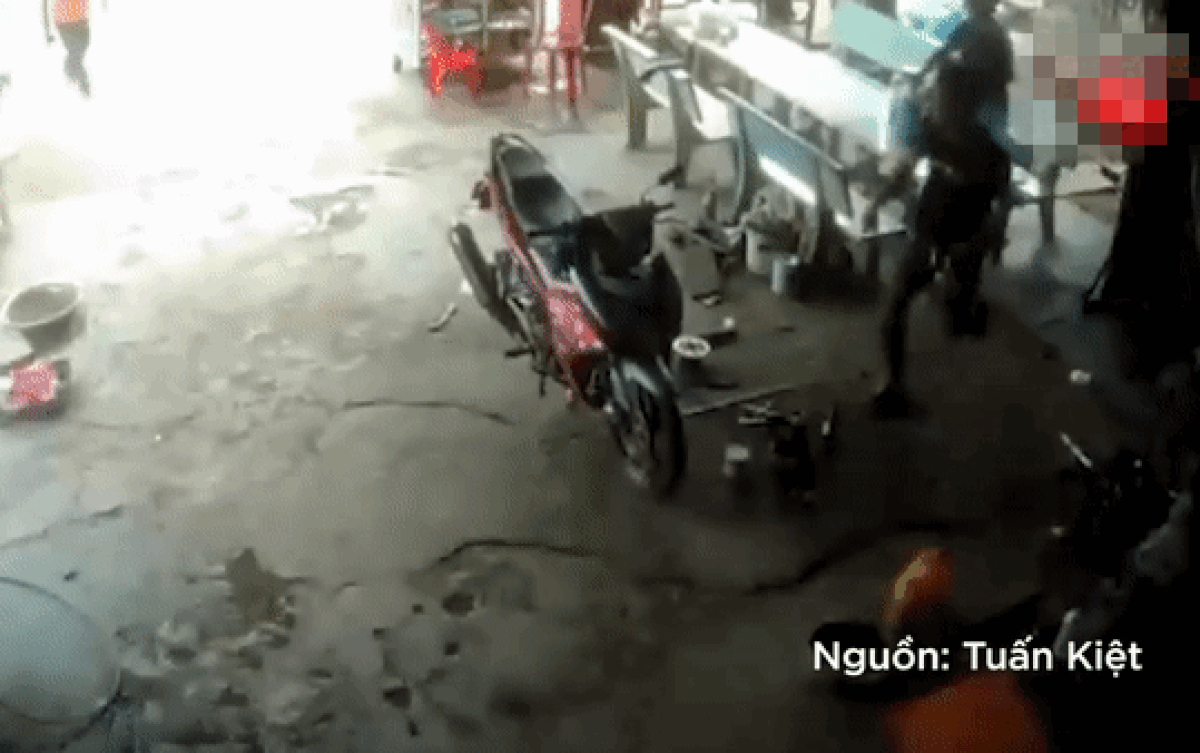 Nhân viên bỏ chạy khi ông chú bước vào tiệm, biết lý do ai nấy cũng cười ngất Ảnh 2