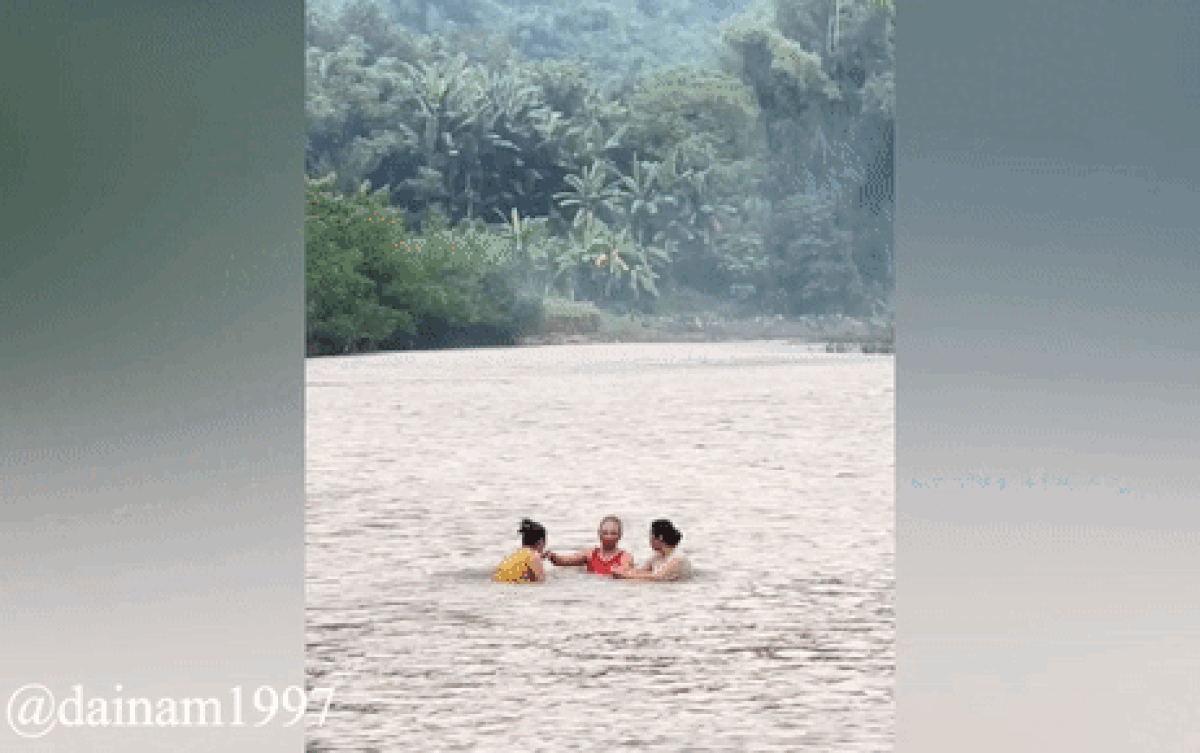 3 chị em say sưa 'tám chuyện' giữa dòng nước: Gặp nhau rồi thật khó chia xa Ảnh 2