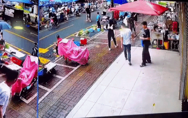 Bị bạn gái chia tay, chàng trai có hành động khiến cả khu phố kinh ngạc Ảnh 2