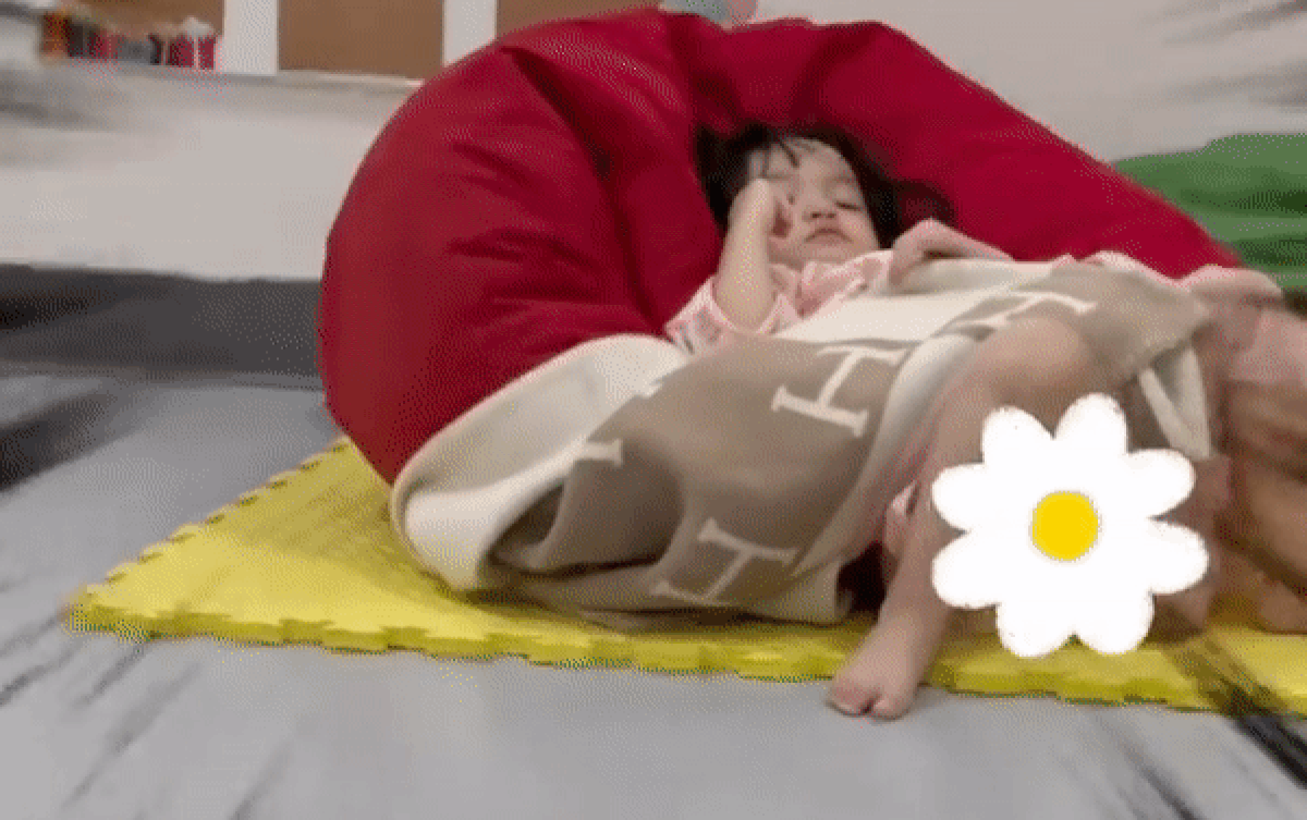 Đến lớp đón gái út, Đoàn Di Băng chứng kiến cảnh hài hước lập tức 'mách' chồng Ảnh 2