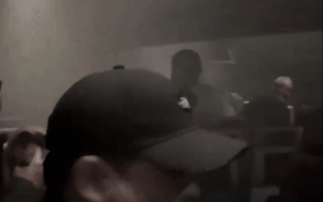 Cận cảnh bên trong máy bay Nhật chở gần 400 hành khách khi hỏa hoạn xảy ra Ảnh 2