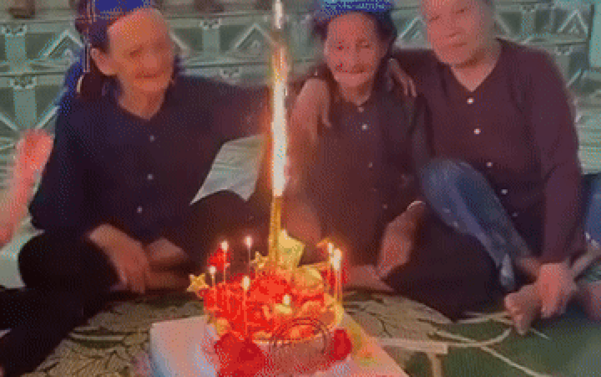 Cụ bà 83 tuổi đón sinh nhật cùng 2 người bạn, khoảnh khắc khiến ai cũng ao ước khi về già Ảnh 2