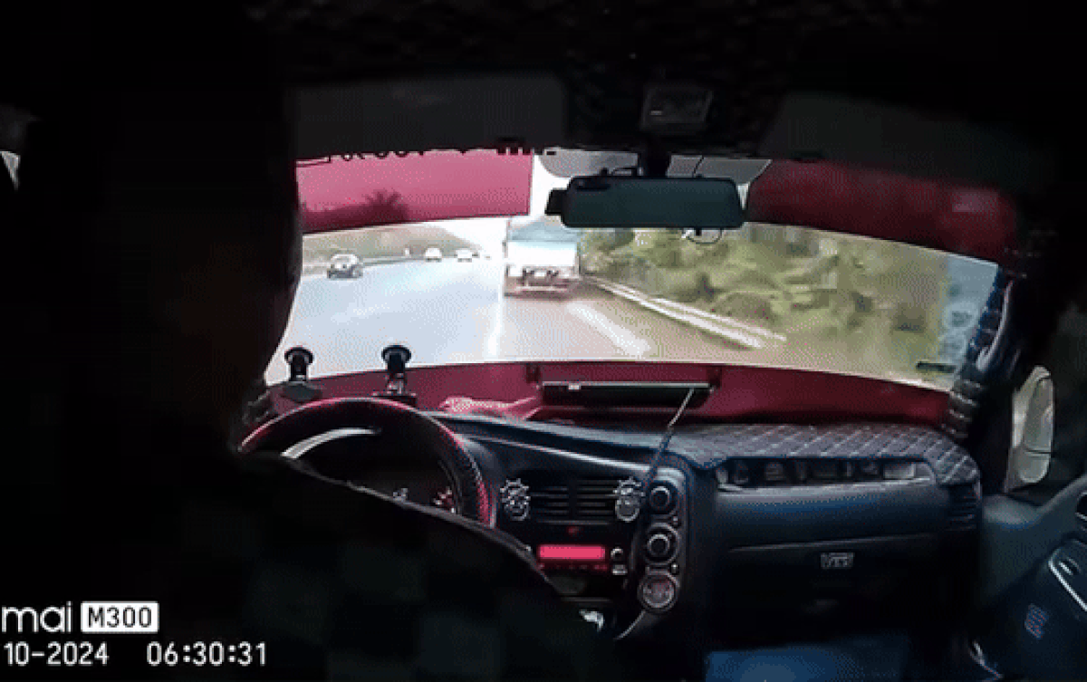 Tai nạn trên đại lộ Thăng Long khiến tài xế xe tải tử vong Ảnh 2