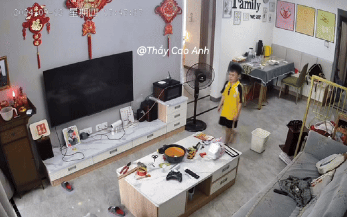 Bé trai vừa đi học về liền bật khóc, biết lý do hàng triệu người đã rơi nước mắt Ảnh 2