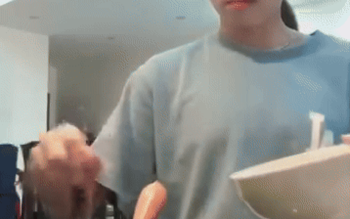 Nữ sinh làm Tokbokki nhưng chảo dầu nổ như pháo hoa, dân tình chỉ ra ngay lỗi sai Ảnh 2