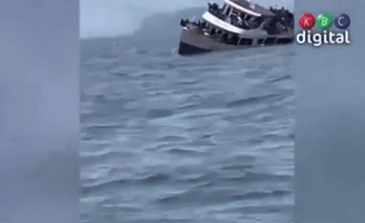 Phà chở 278 người lật úp, ít nhất 78 người thiệt mạng Ảnh 2