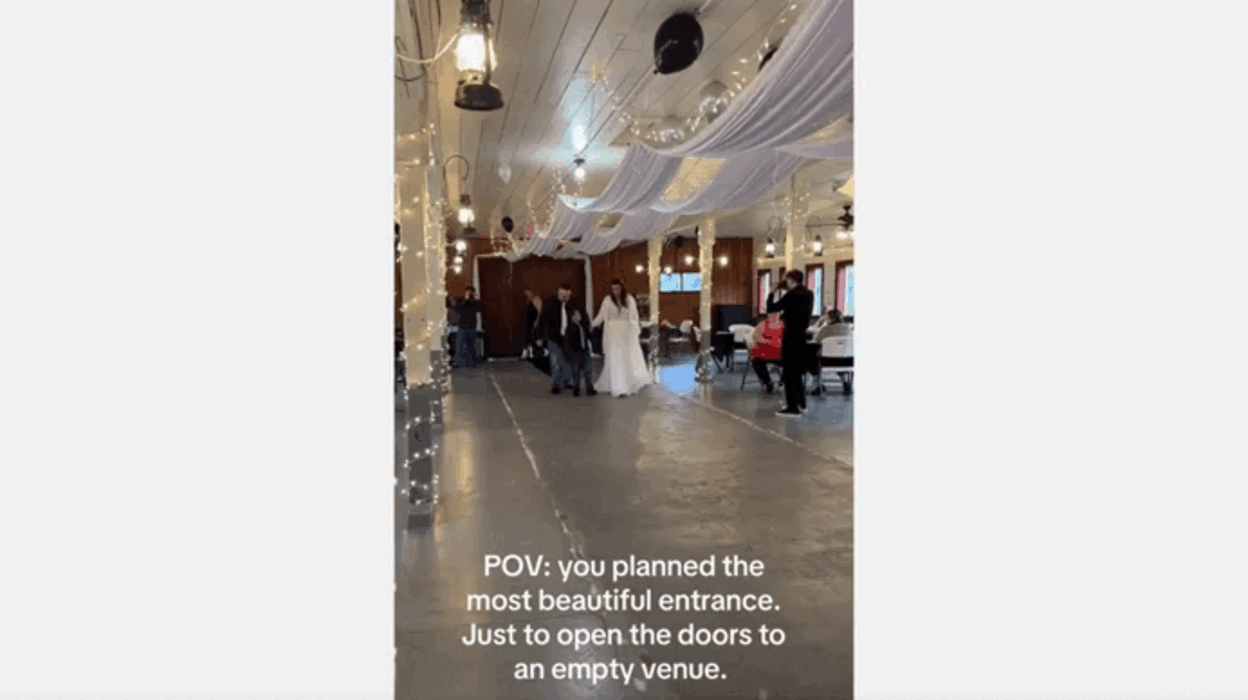 Lễ đường rộng lớn không có một bóng khách mời, cô dâu chua chát trước hiện thực phũ phàng Ảnh 2