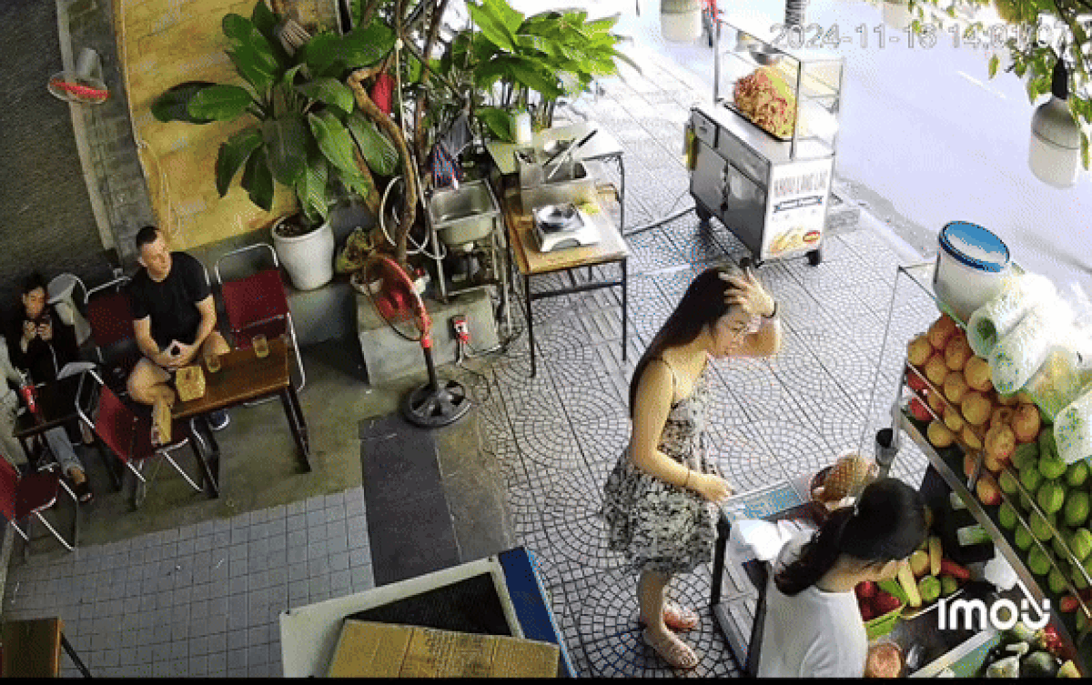 Thanh niên mất lái tông đổ xe khoai chiên, phản ứng của chủ quán nhận 'cơn mưa' lời khen Ảnh 2