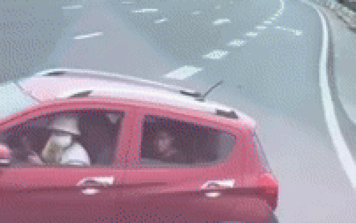 Nữ tài xế quay xe đi ngược chiều trên cao tốc, còn hồn nhiên vẫy tay với người quay clip Ảnh 2