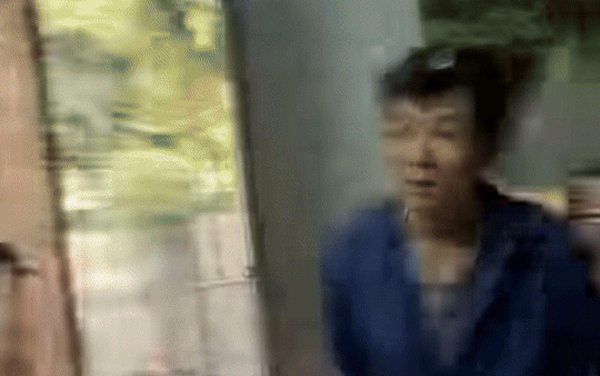 Trong lúc sửa nhà, con trai vô tình phát hiện bí mật mà bố giấu kỹ bấy lâu Ảnh 2