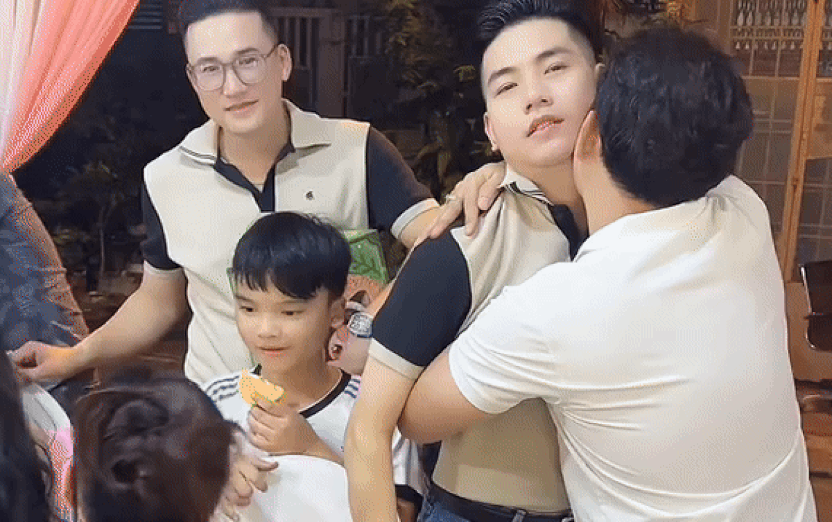 Thanh Đoàn bị 'trai lạ' hôn tới tấp, phản ứng của Hà Trí Quang gây chú ý Ảnh 2