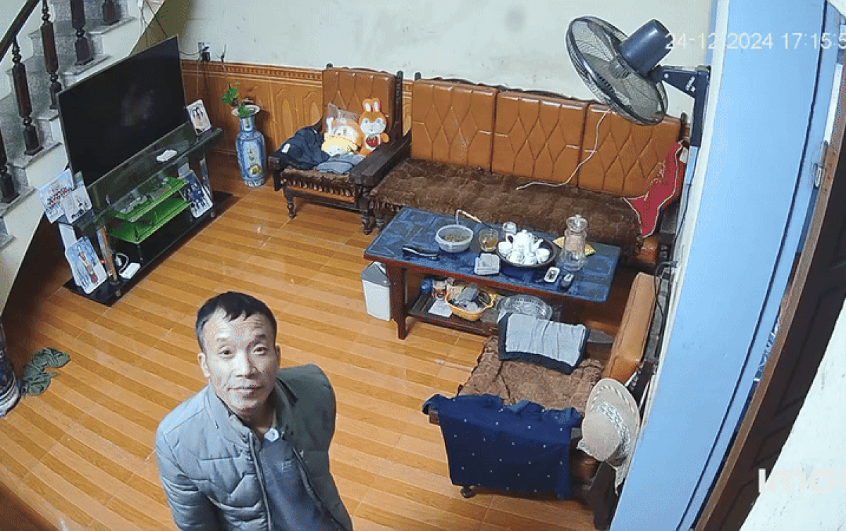 Xem lại cuộc nói chuyện của bố qua camera, cô gái xúc động không ngừng Ảnh 2