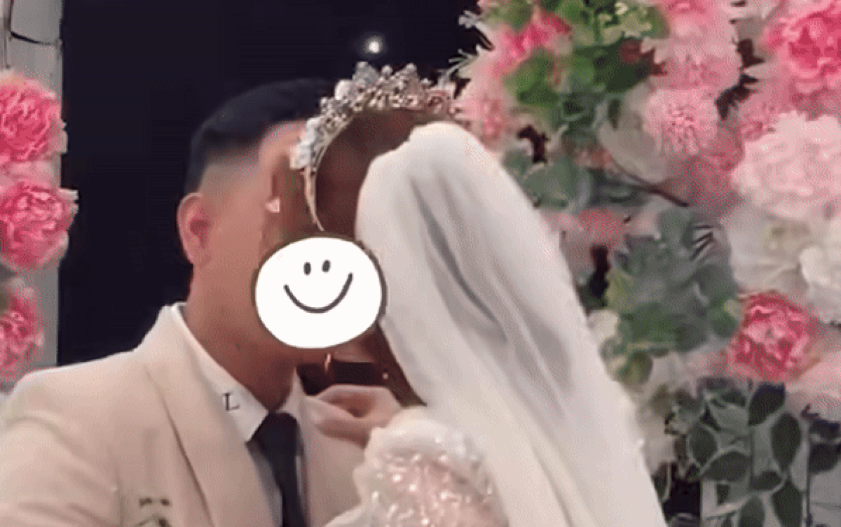 Chú rể gây chú ý sau khi hôn cô dâu, biết lý do ai nấy cũng cười ngất Ảnh 2