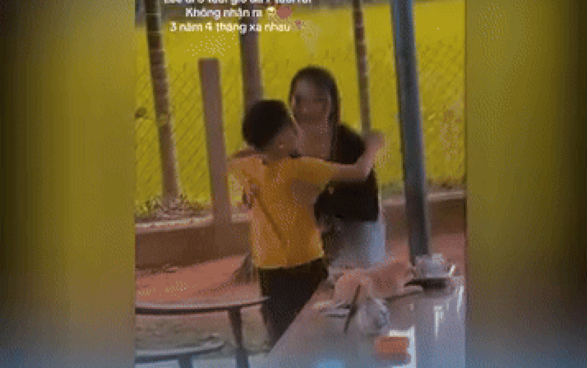 Rưng rưng khoảnh khắc mẹ đi Nhật trở về bất ngờ, con trai nhỏ suýt không nhận ra Ảnh 2