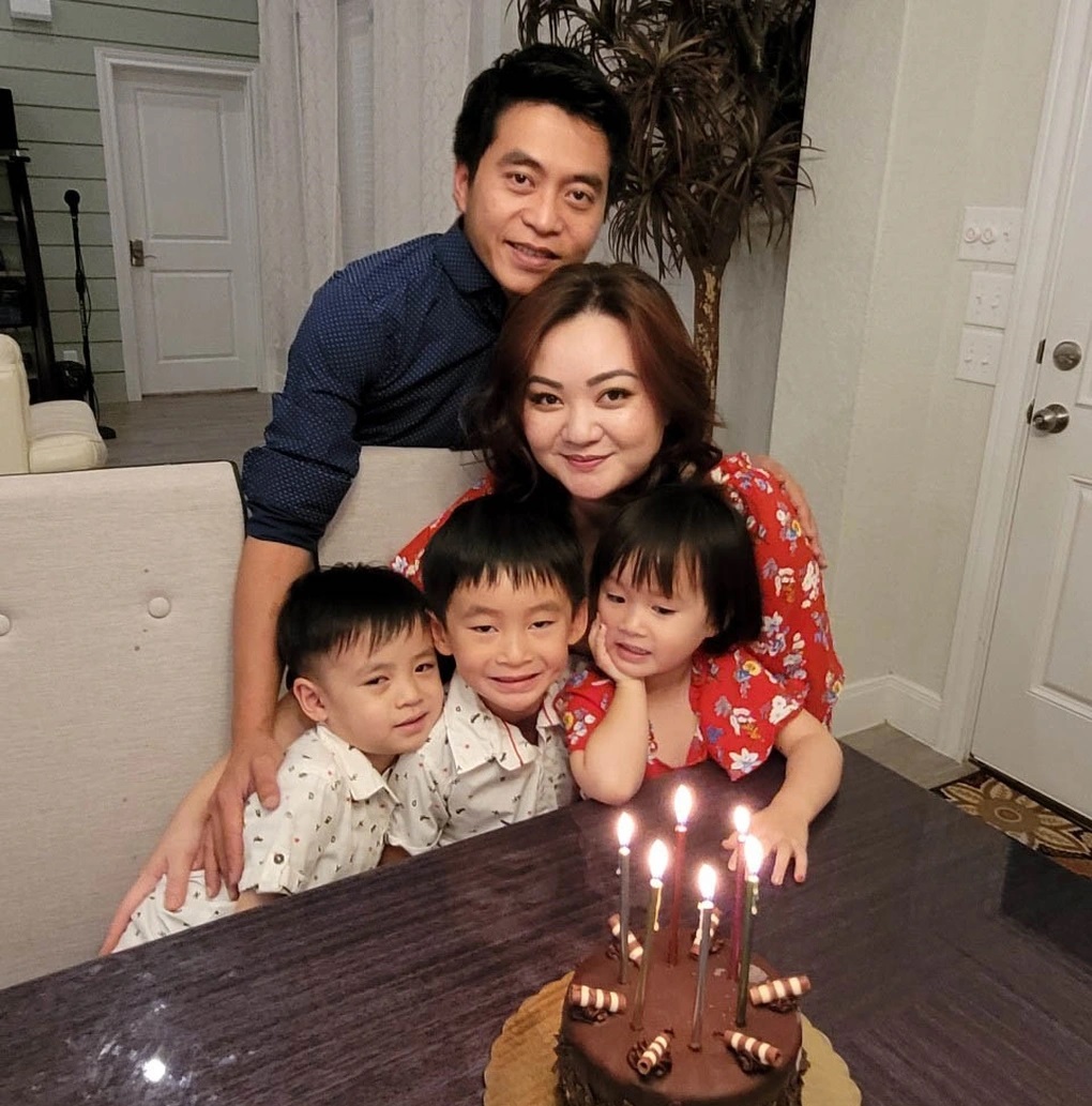 Tổ ấm hiện tại của 'bé' Xuân Mai ở Mỹ: Một nách ba con, từng có lúc không dám ra đường