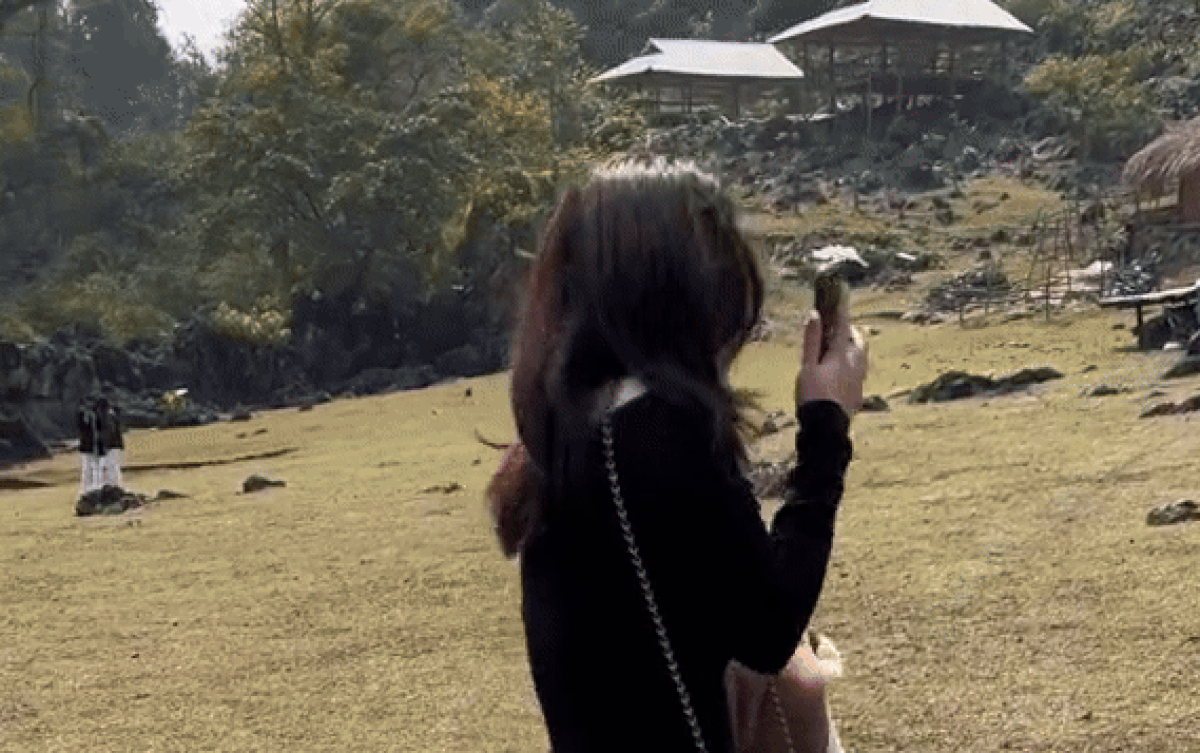 Mua được bộ váy rồi hào hứng đi chụp ảnh, cô gái gặp cảnh chán chẳng buồn nói Ảnh 2