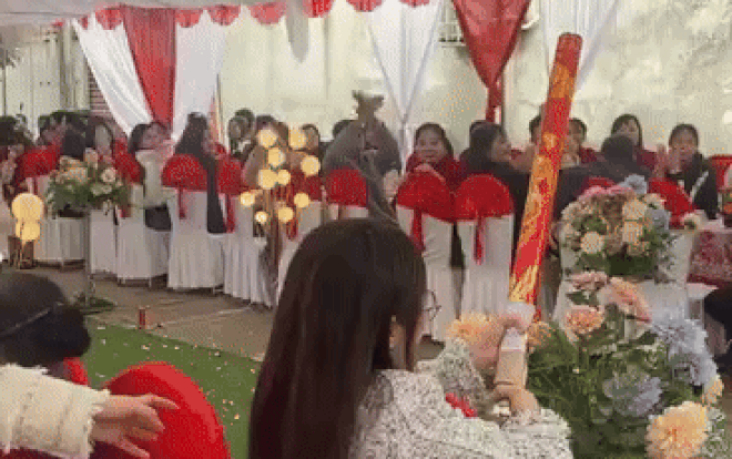 Cô gái được giao nhiệm vụ quan trọng khi bạn thân tiến vào lễ đường và cái kết cười ra nước mắt Ảnh 2