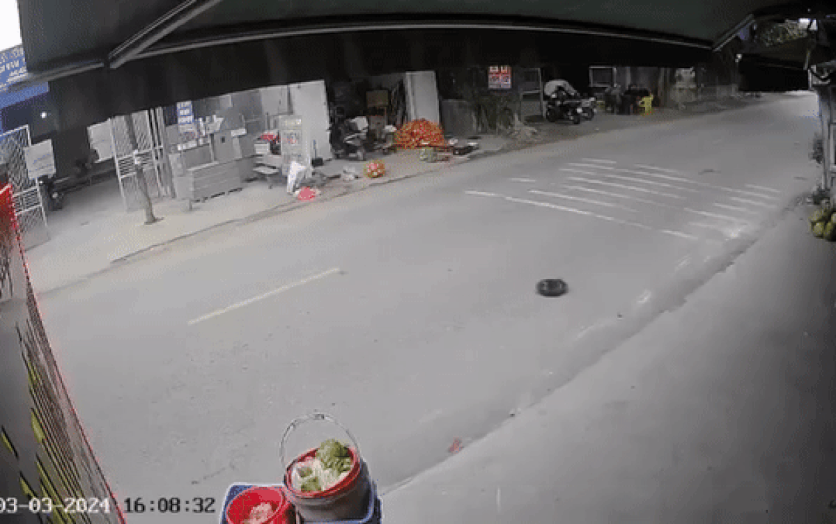 Mua được con robot hút bụi, chủ nhà xem camera liền chán chẳng buồn nói Ảnh 2