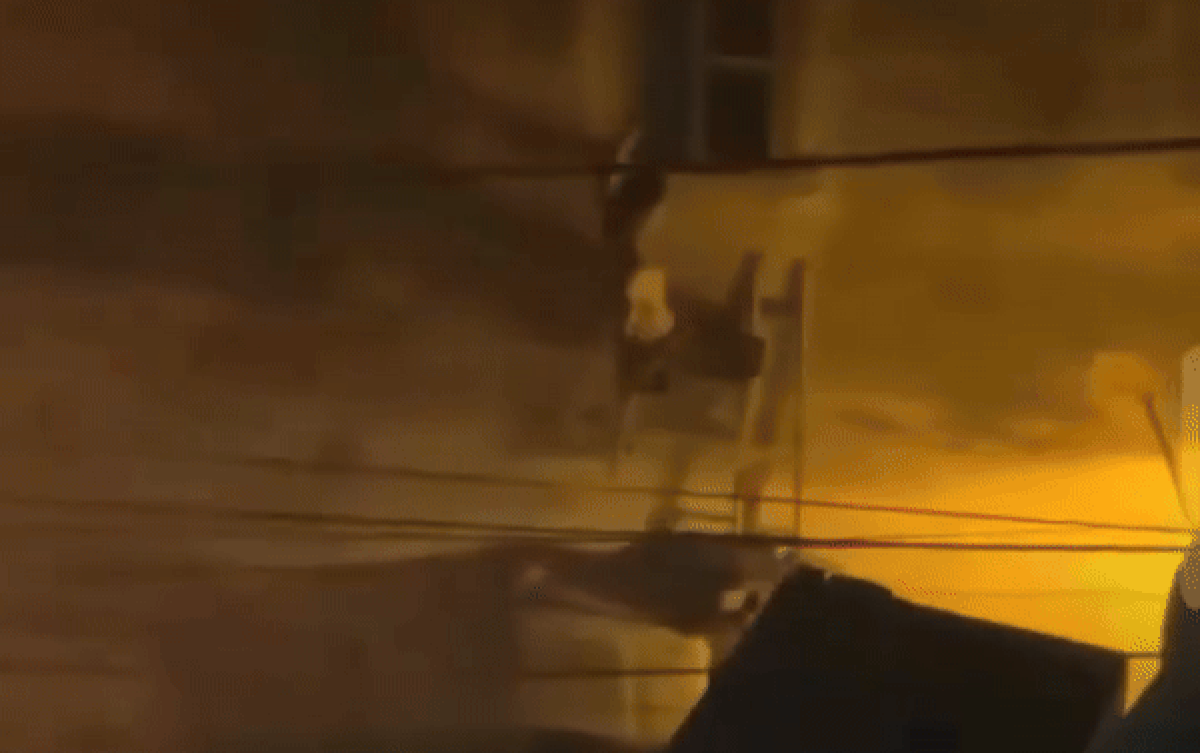 Thanh niên leo thang, đập tường cứu người trong vụ cháy ở Trung Kính: Người hùng không áo choàng Ảnh 2