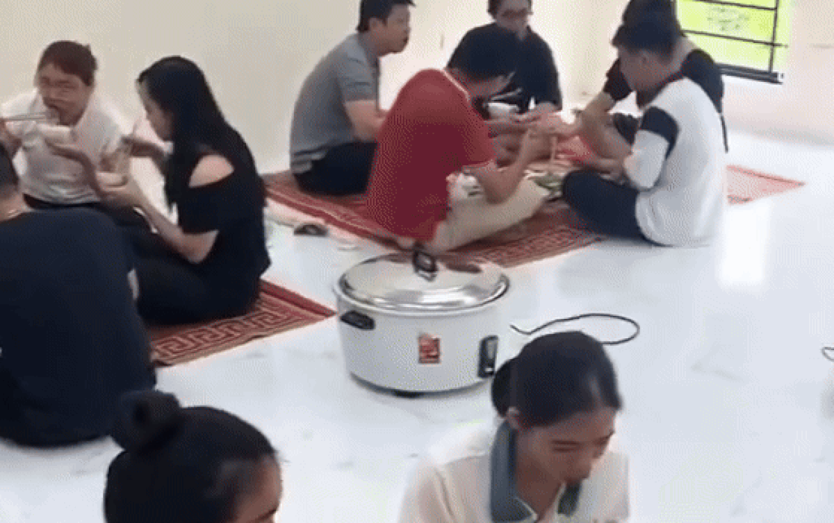 Về quê ăn cỗ, cô gái phải ngồi riêng một mâm vì lý do dở khóc dở cười Ảnh 2