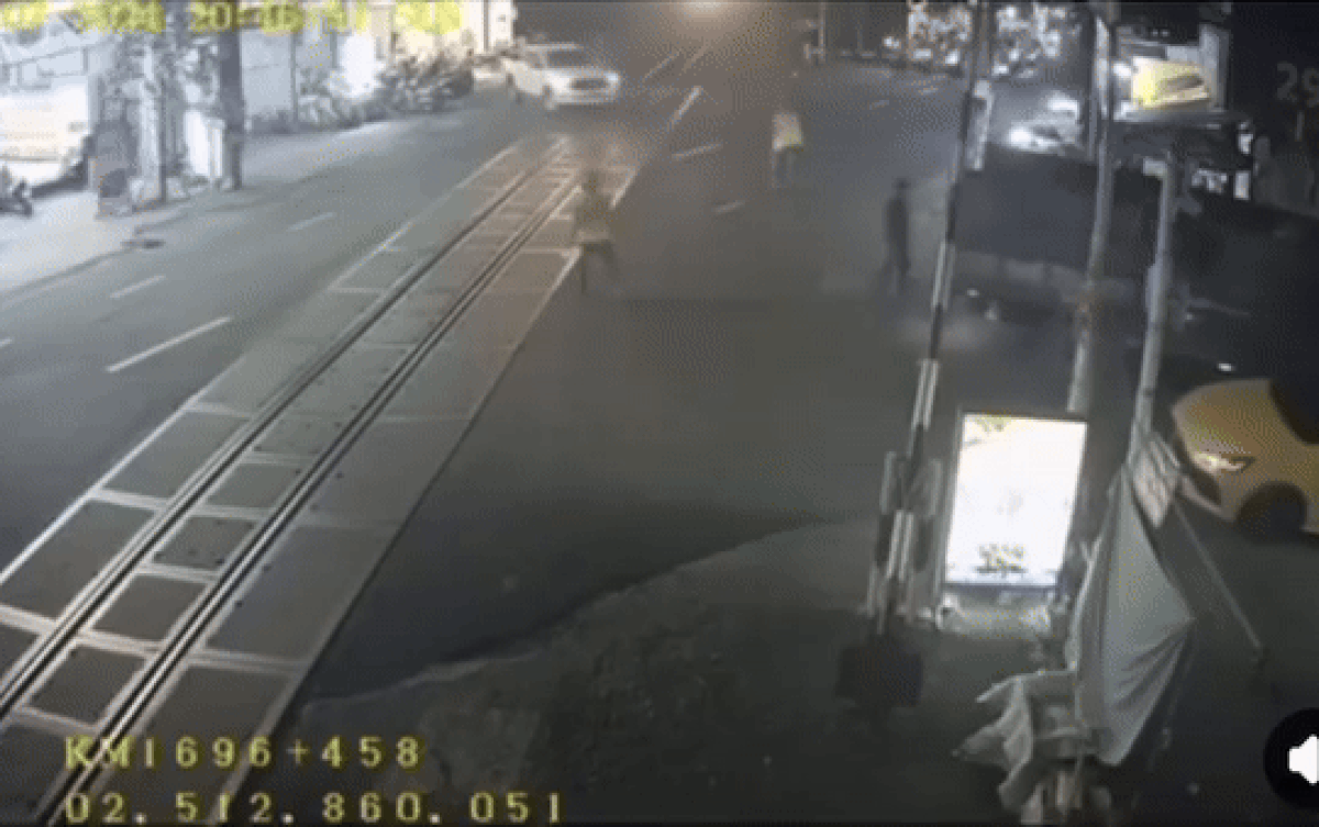 Góc quay cận khoảnh khắc xe bán tải vượt tàu lửa gây tai nạn nghiêm trọng ở Đồng Nai Ảnh 2