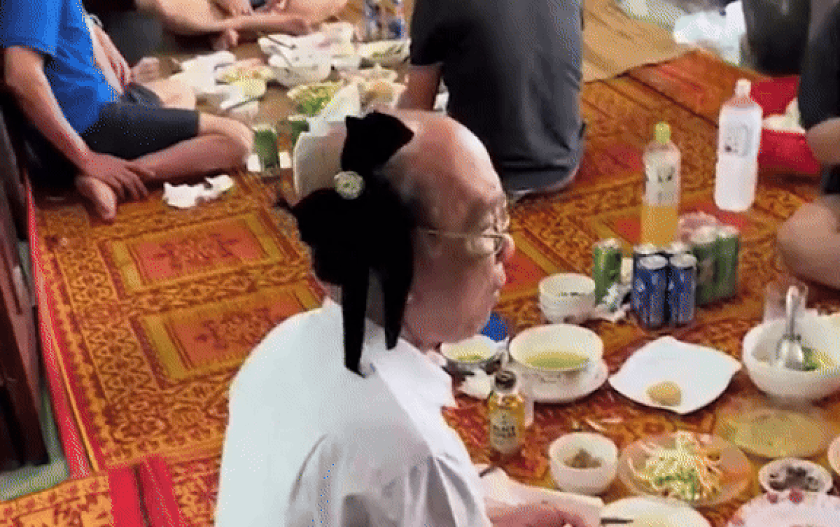 Cháu gái nghỉ hè về chơi ít hôm, ánh mắt ông ngoại dần mất đi vẻ hào hứng ban đầu Ảnh 2