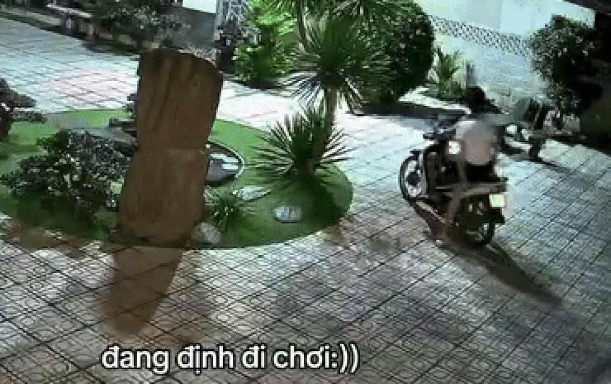 Cặp đôi rủ nhau đi chơi tối, tiếng sét vừa vang lên đã bỏ của chạy vào nhà Ảnh 2