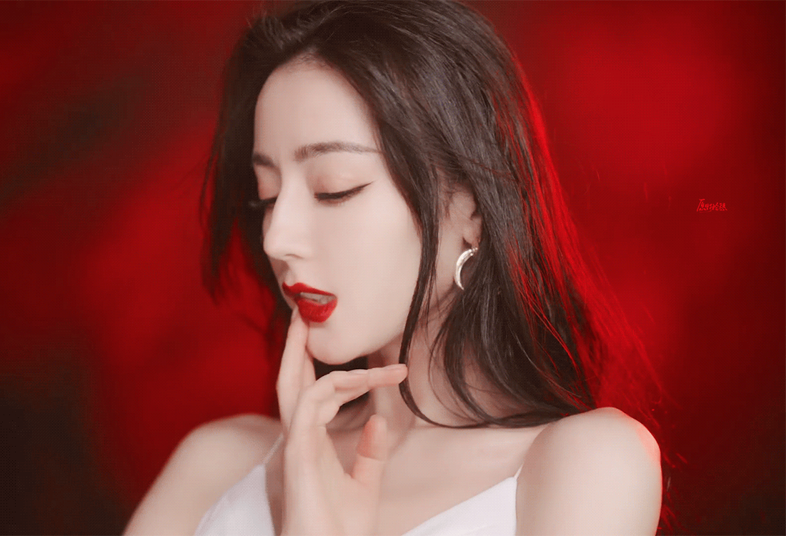 Địch Lệ Nhiệt Ba rời Gia Hành Thiên Hạ Ảnh 2