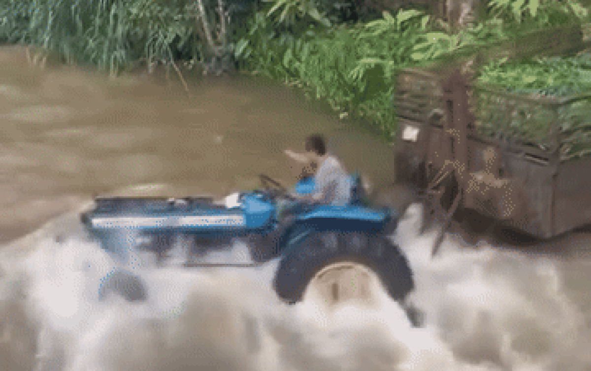 Hơn 3 triệu người 'nín thở' xem clip người đàn ông lái xe băng qua dòng nước chảy xiết Ảnh 2