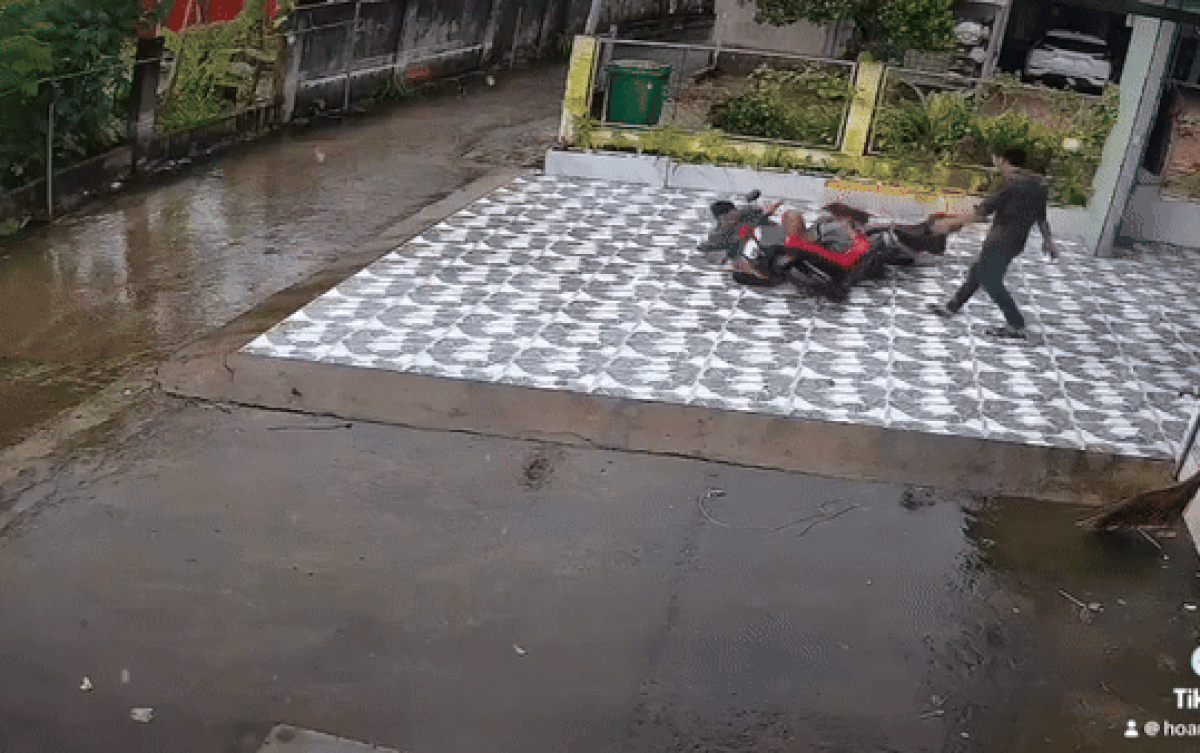 3 người vừa thấy nhau liền ngã kềnh, xem camera dân tình liền hiểu lý do Ảnh 2