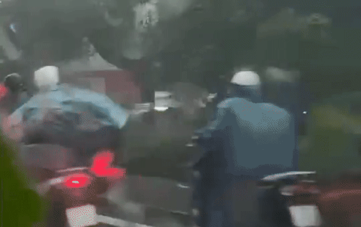 Cập nhật siêu bão Yagi: Mưa dông lớn tại Hà Nội, gió mạnh kèm sấm chớp Ảnh 2