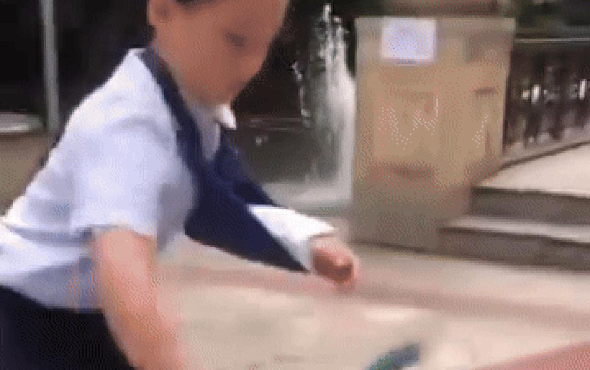 'Búp măng non' tay bó bột nhưng vẫn lái xe siêu mượt, dân tình nhận xét: Hiểu sao gãy tay rồi đó! Ảnh 2