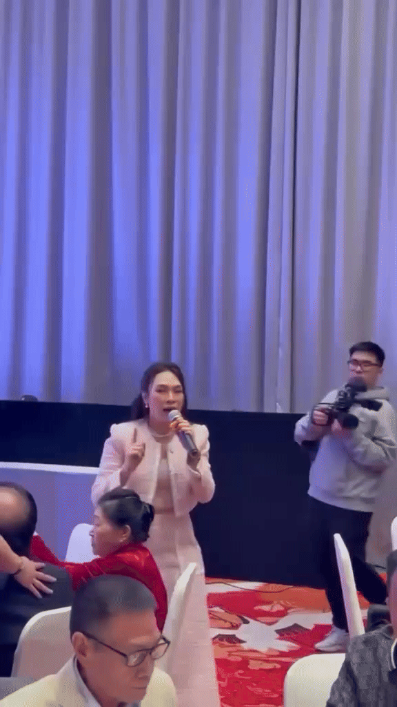 Mỹ Tâm xuất hiện trong ngày đặc biệt của bố mẹ, góp vui văn nghệ với bản hit trăm triệu view Ảnh 1