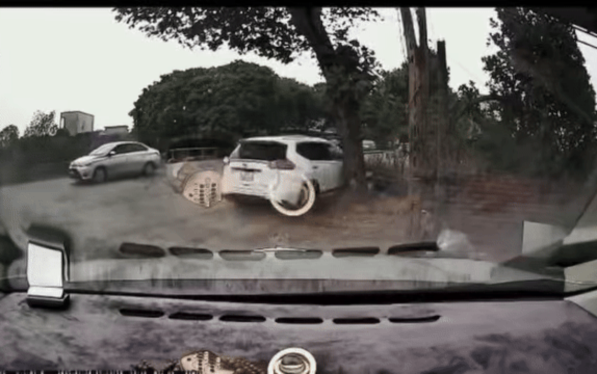 Ô tô lao xuống mương khiến 7 người cùng gia đình tử vong, camera nhà dân ghi lại gì? Ảnh 2