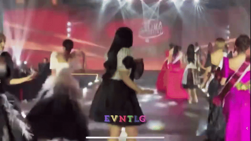 Một số đoạn video lan truyền trên mạng xã hội cho thấy sự hoảng loạn của những khán giả và dàn thí sinh trên sân khấu. (Nguồn: Skyboyz)