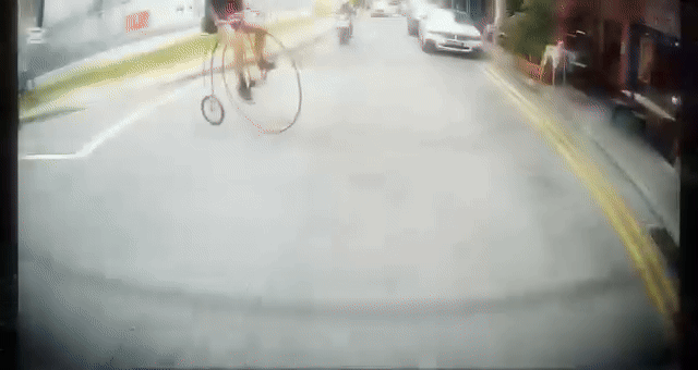 Người đàn ông cưỡi chiếc xe đạp 'có một không hai' trên phố, ai nhìn thấy cũng xôn xao Ảnh 4