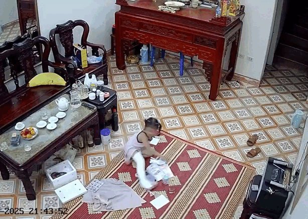 ...bỗng bỏ chạy thật nhanh với gương mặt hoảng sợ khiến dân tình thích thú.