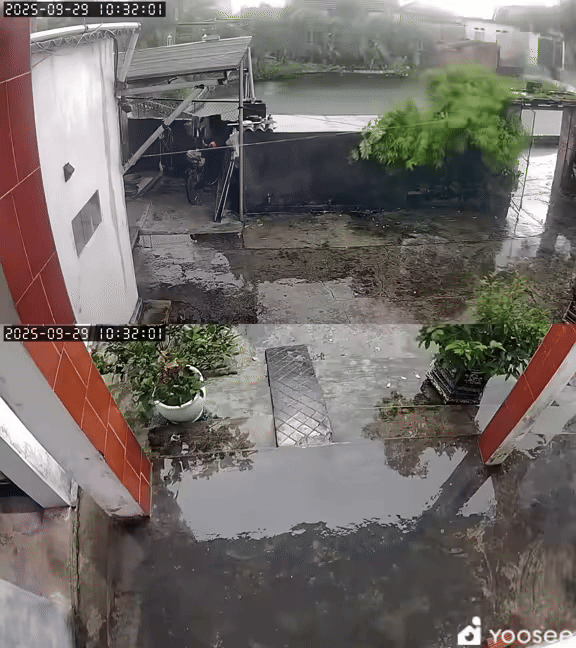 Ban đầu, trời có mưa lớn và gió mạnh. Ảnh cắt từ clip/Nguồn: Nguyễn Văn Tân/91