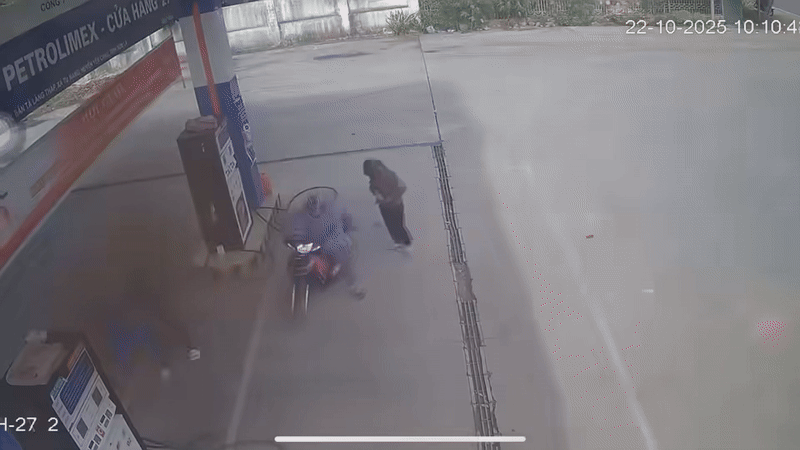 Chồng vừa lên xe đã rời đi, để vợ ngơ ngác ở cây xăng