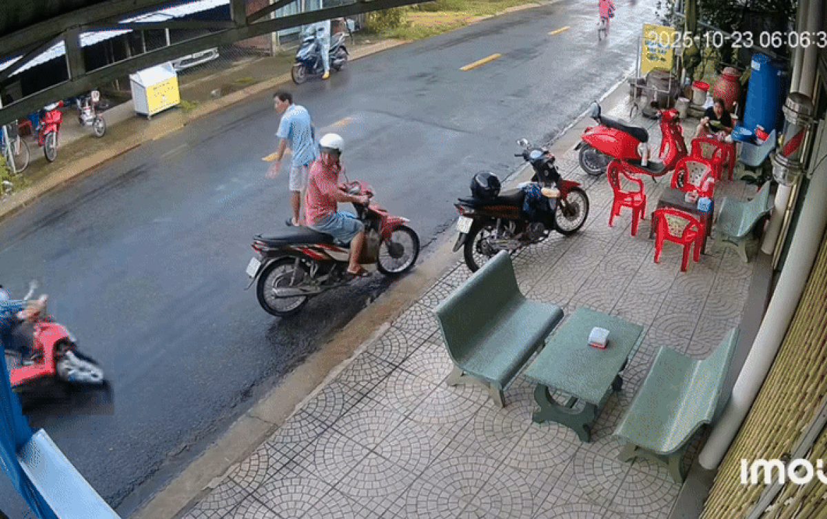 Clip: Tình huống va chạm giao thông khiến dân tình rôm rả bàn luận lỗi sai thuộc về ai? Ảnh 1