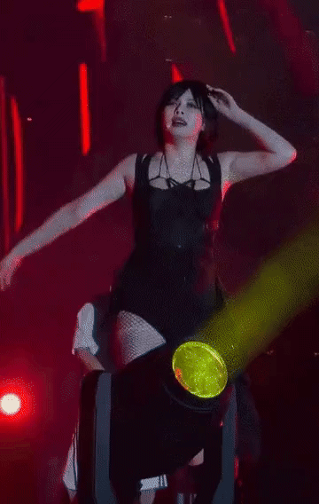 Nữ hoàng gợi cảm xuống dốc thảm hại sau khi lấy chồng, đau lòng câu trả lời khi bị khán giả chê bai Ảnh 1