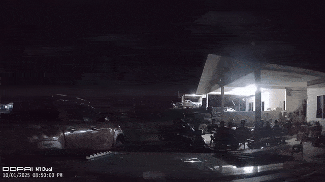 Bầu trời đêm bất ngờ sáng rực kèm tiếng nổ lớn, người dân kinh hãi khi chứng kiến Ảnh 2