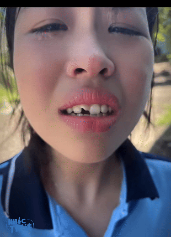 Clip: Diễn văn nghệ, nữ sinh khóc nức nở khi gặp sự cố bất ngờ Ảnh 2