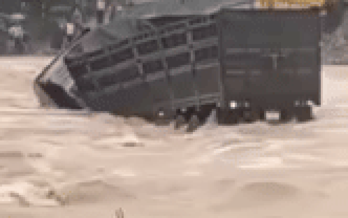 Vụ tài xế nhảy xuống dòng nước lũ ở Quảng Trị: Hé lộ cuộc gọi cuối cùng với vợ Ảnh 1