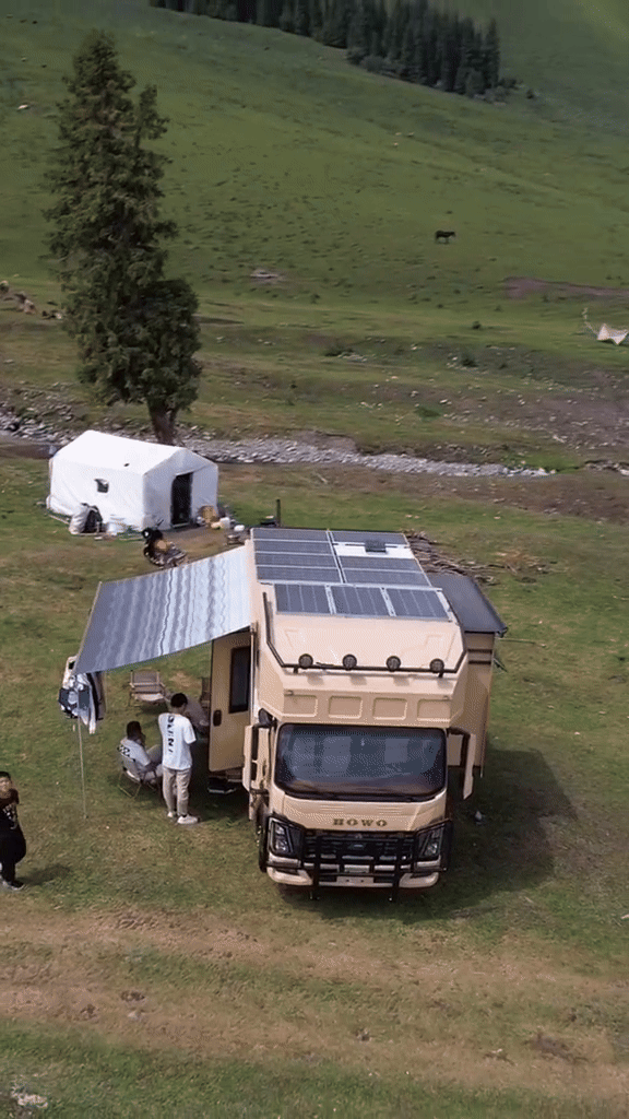 Xe cắm trại của Hằng Du Mục. Ảnh cắt từ clip