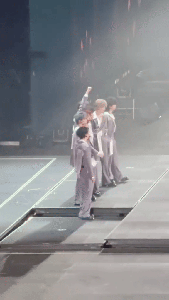 Khoảnh khắc Nghiêm Hạo Tường gặp sự cố với bàn nâng khiến khán giả theo dõi không khỏi thót tim.&nbsp;