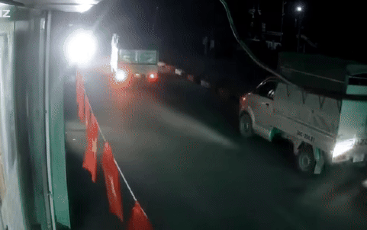 Khoảnh khắc cô gái trẻ gặp tai nạn khiến dân tình bàn tán xôn xao. 