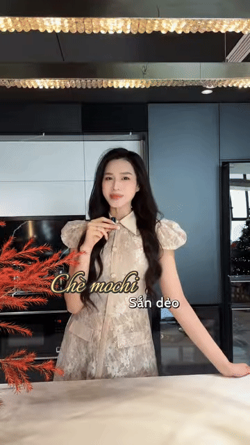 Nét duyên dáng, xinh xắn của Đỗ Hà khi trổ tài nấu ăn.