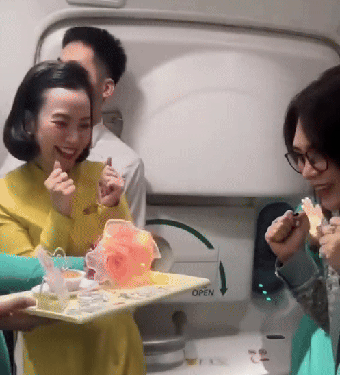 Nữ ca sĩ thân thiện, gửi lời cảm ơn đến mọi người.